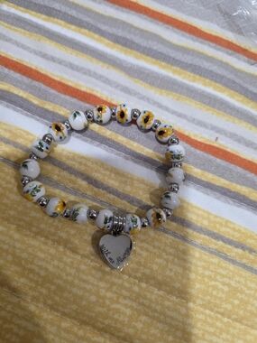 Sunflower Beaded Charm Bracelet - White & Yellow